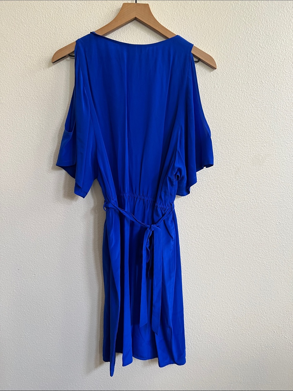 PRESLEY SKYE Cobalt Silk Faux Wrap Cold-Shoulder Surplice Neckline Midi Dress L